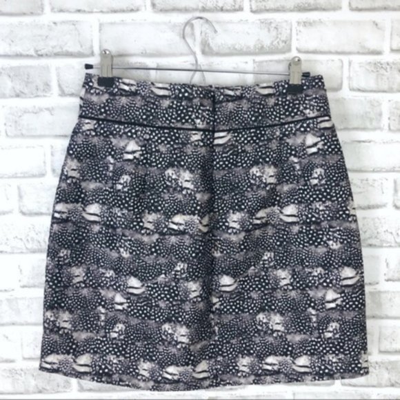J. CREW Mini Skirt Feather Print Gray Silver Above Knee Short Fall Winter Size 2 - Picture 6 of 7